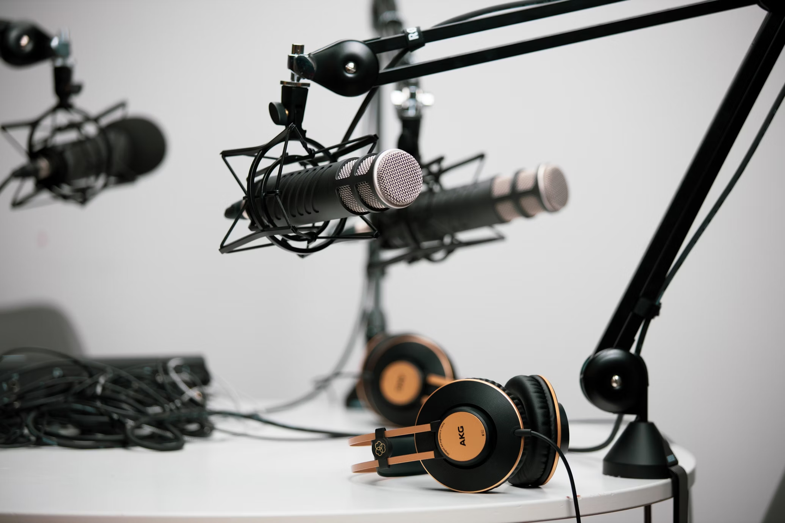 Read more about the article Tips for Balancing Function and Style in Your Podcast Studio
